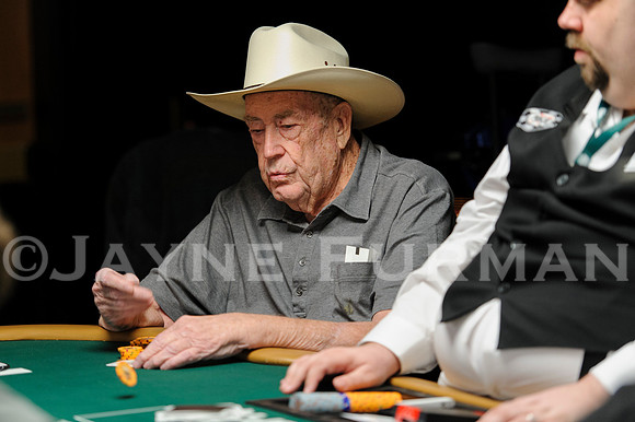 2014WSOP_EV05_Day1___
